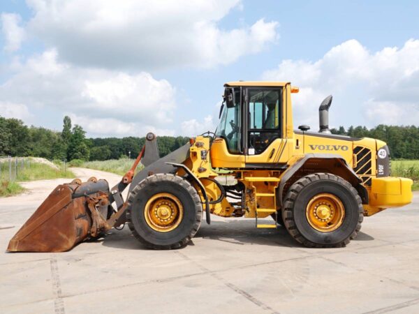 Volvo L90F BUCKET + FORKS
