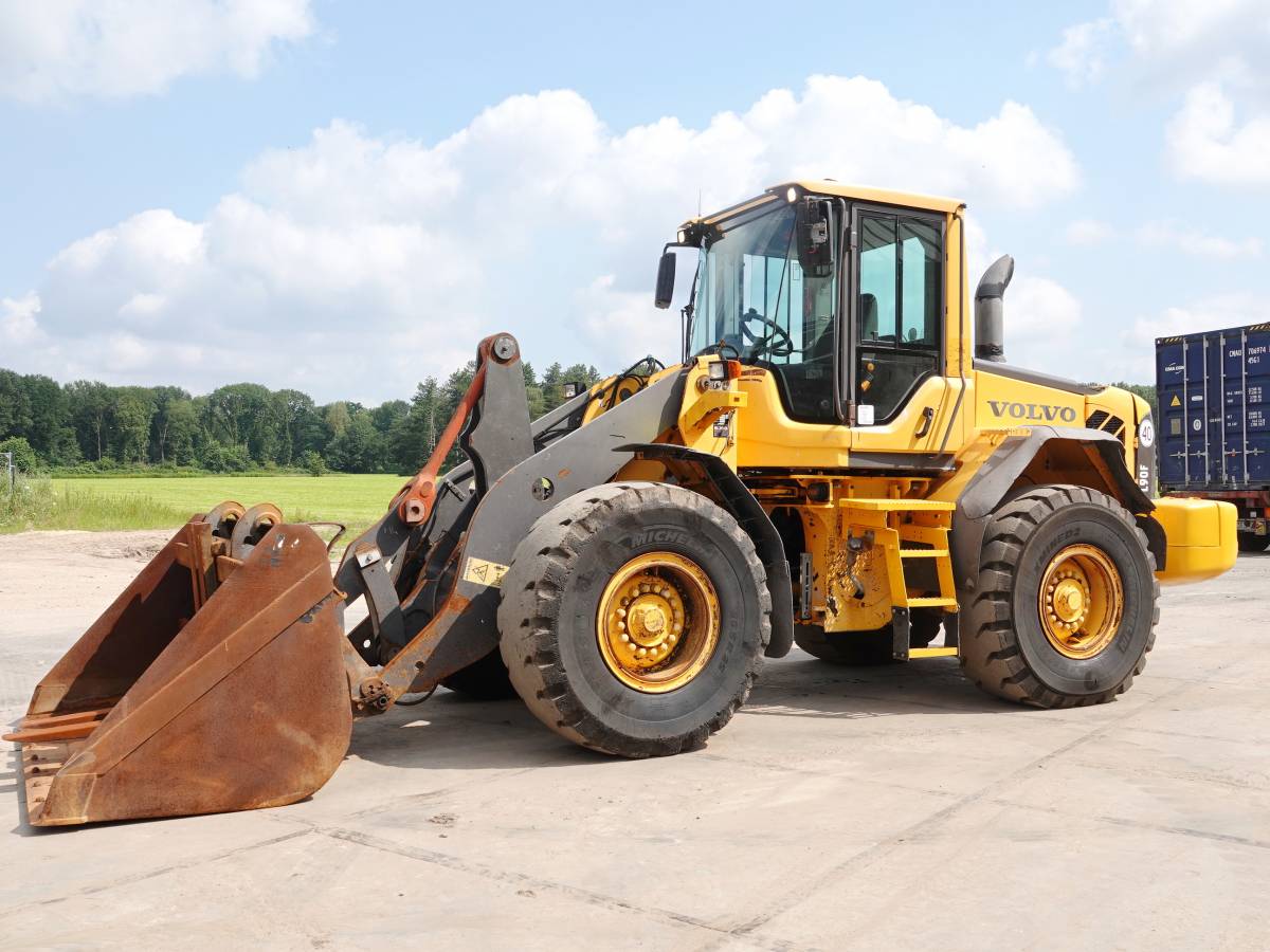 Volvo L90F BUCKET + FORKS