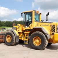 Volvo L90F BUCKET + FORKS - Image 3