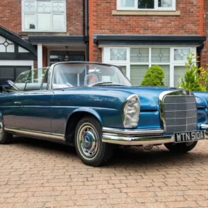 1963 Mercedes-Benz (W111) 220 SE Cabriolet