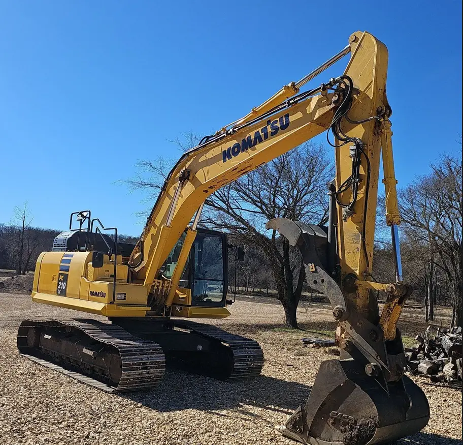 2019 Komatsu PC210LC-11 excavator - Image 3