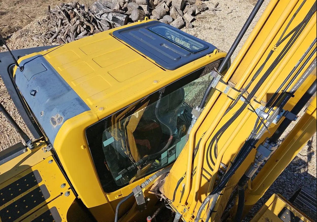 2019 Komatsu PC210LC-11 excavator - Image 25