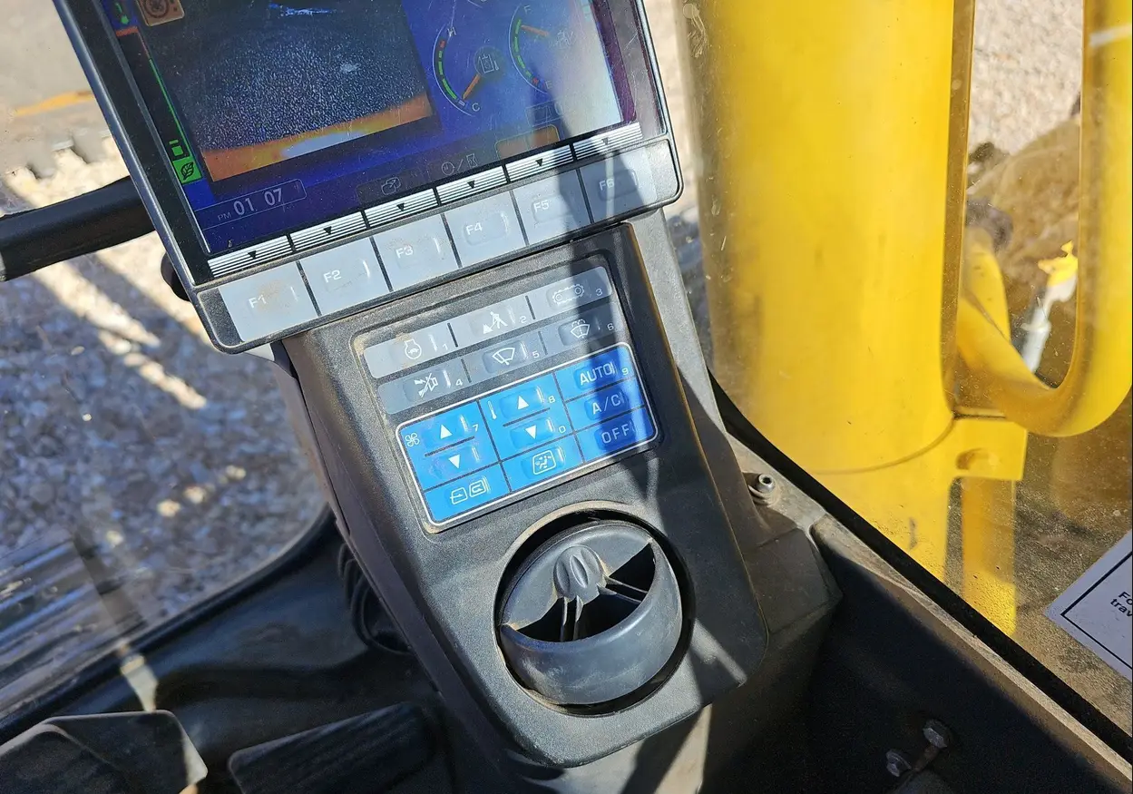 2019 Komatsu PC210LC-11 excavator - Image 37