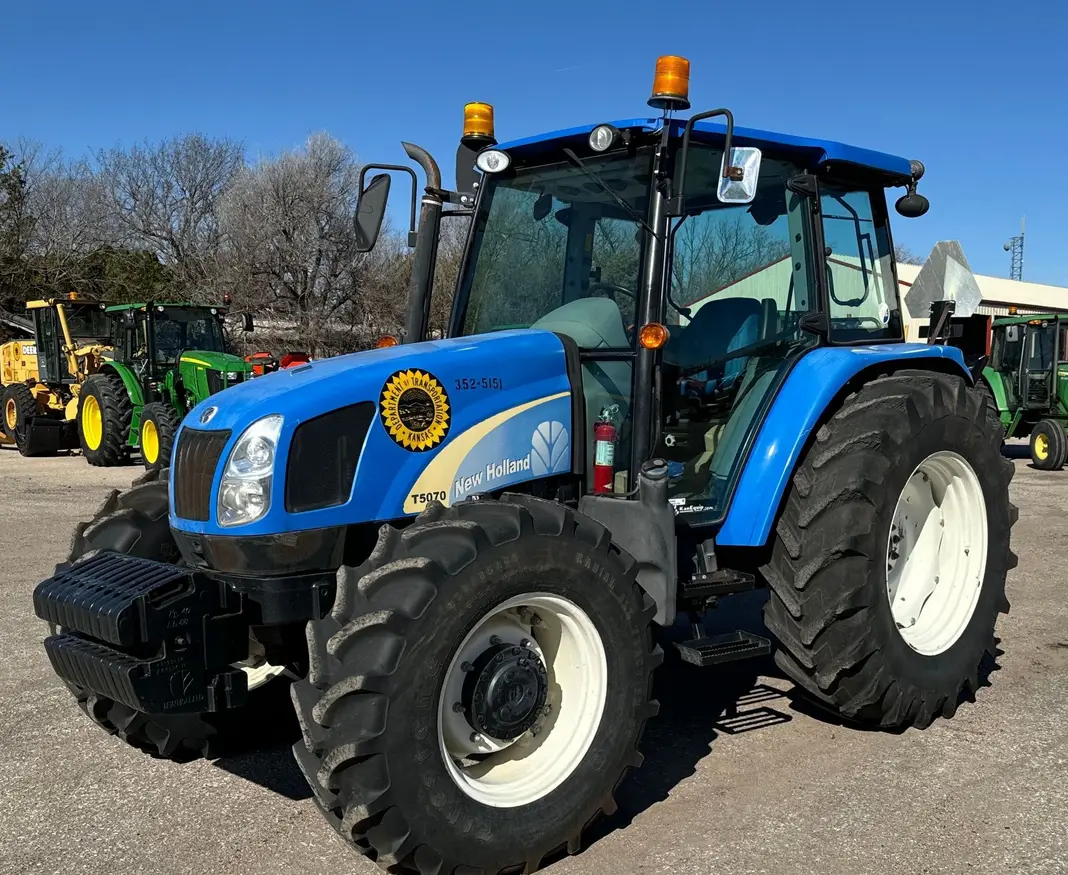 2012 New Holland T-5070 MFWD tractor - Image 2