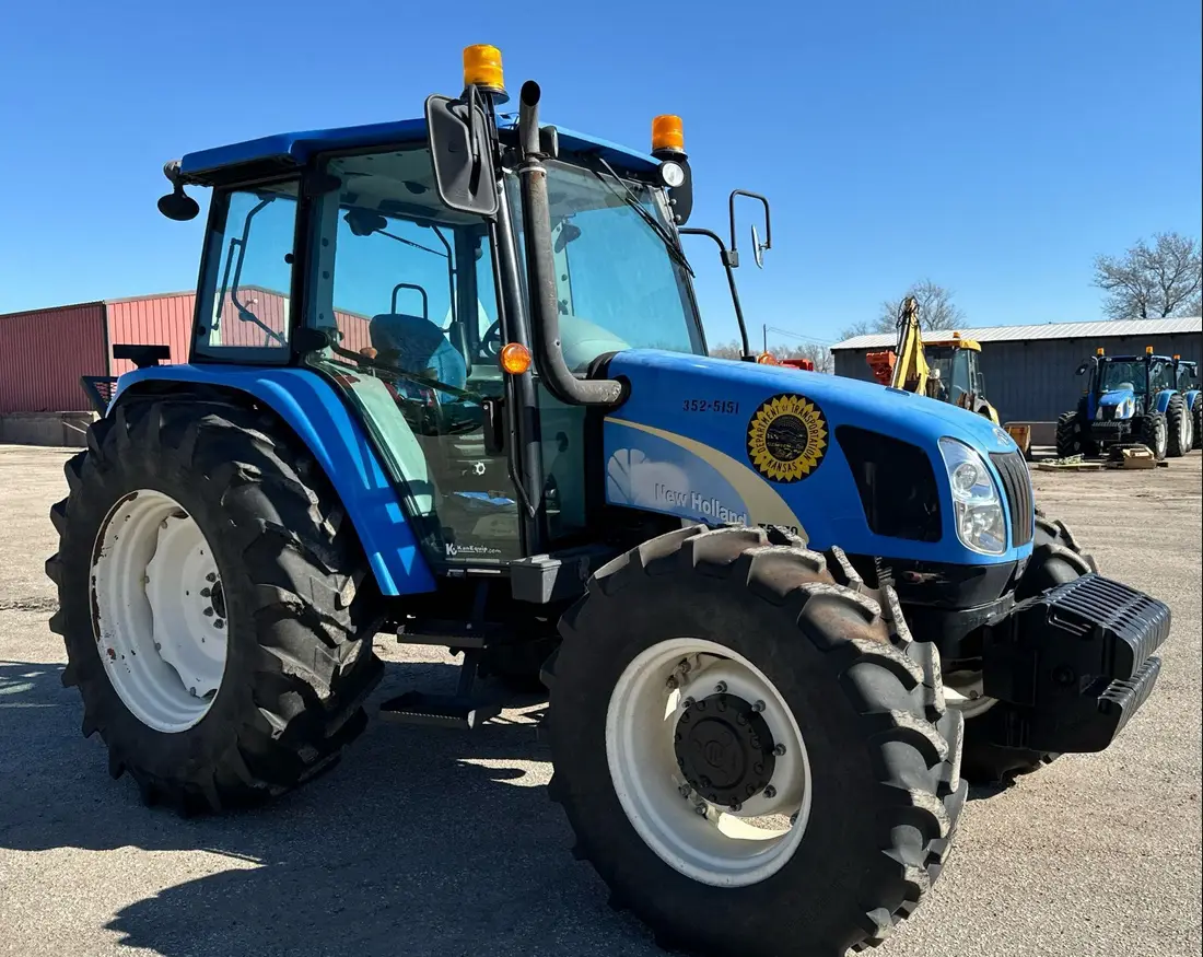 2012 New Holland T-5070 MFWD tractor