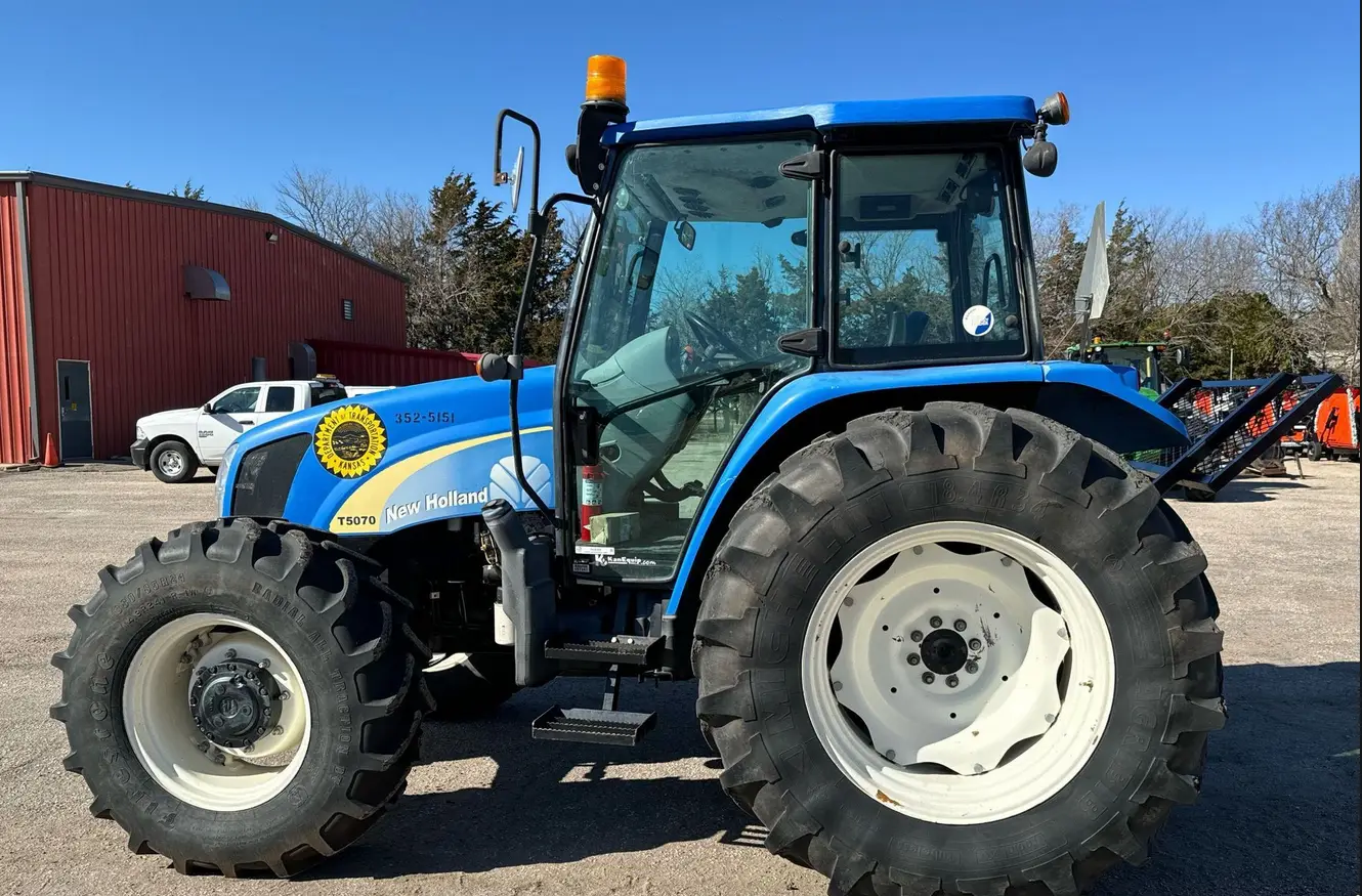 2012 New Holland T-5070 MFWD tractor - Image 8