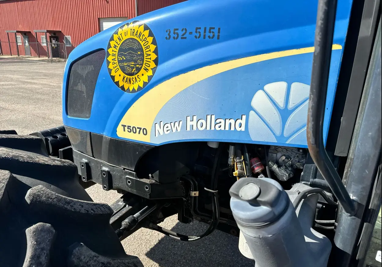 2012 New Holland T-5070 MFWD tractor - Image 9