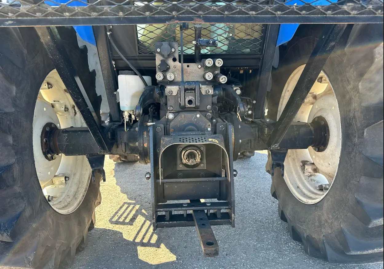 2012 New Holland T-5070 MFWD tractor - Image 17