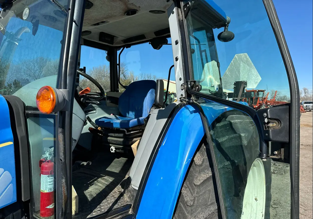 2012 New Holland T-5070 MFWD tractor - Image 22