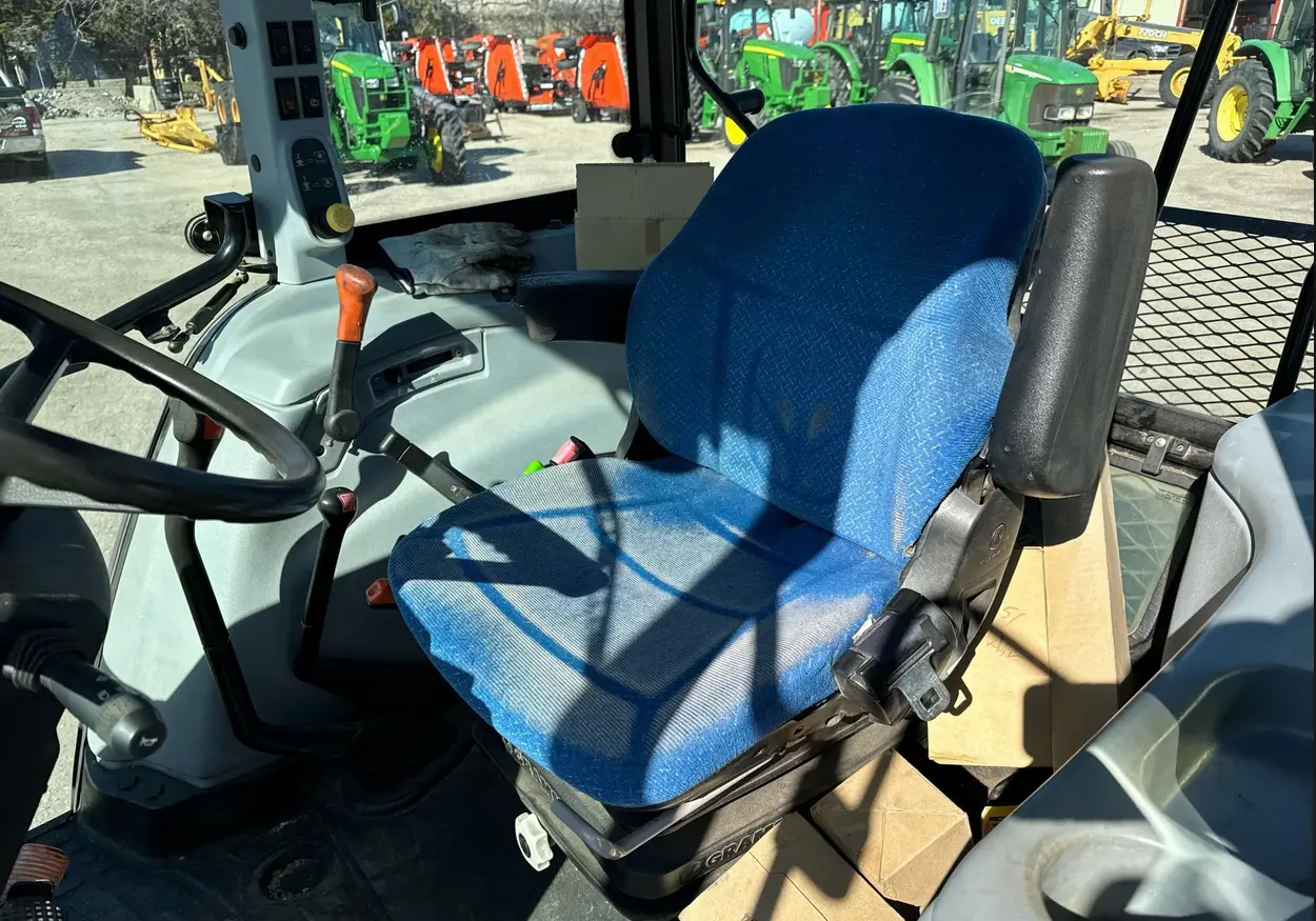 2012 New Holland T-5070 MFWD tractor - Image 24