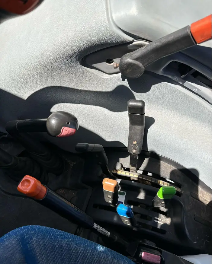 2012 New Holland T-5070 MFWD tractor - Image 31