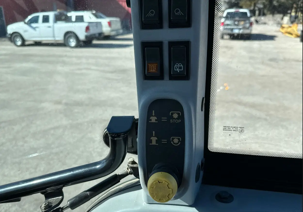 2012 New Holland T-5070 MFWD tractor - Image 33