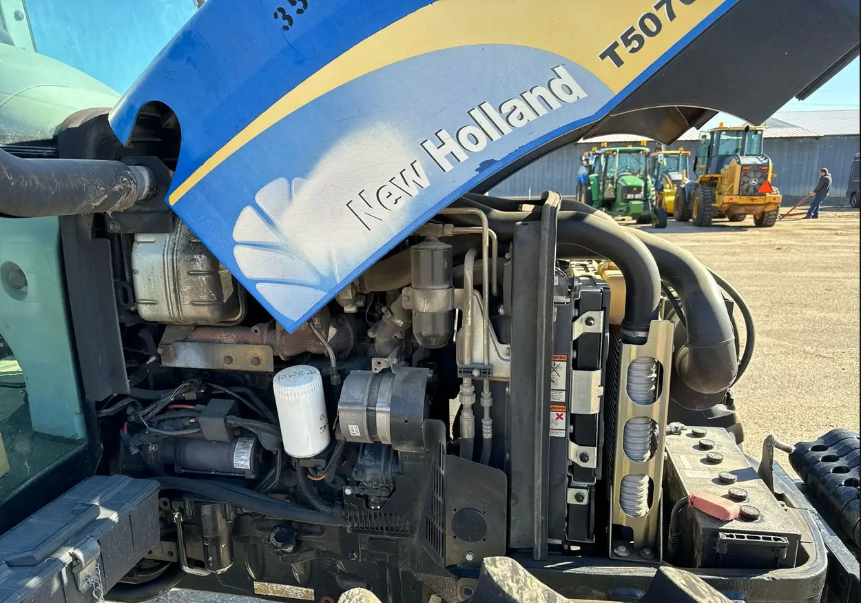 2012 New Holland T-5070 MFWD tractor - Image 40