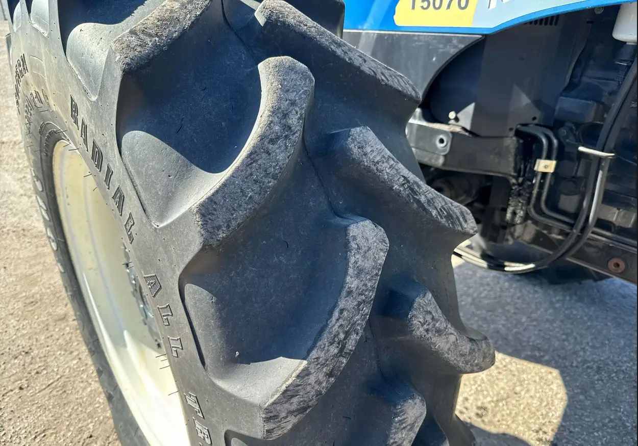 2012 New Holland T-5070 MFWD tractor - Image 45