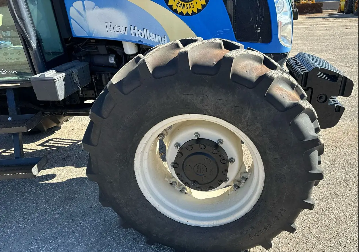 2012 New Holland T-5070 MFWD tractor - Image 46