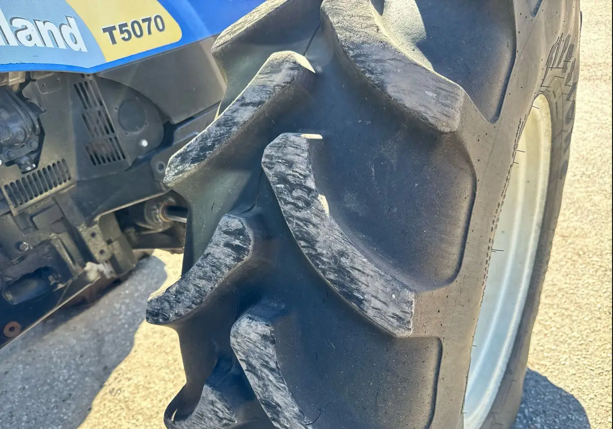 2012 New Holland T-5070 MFWD tractor - Image 47