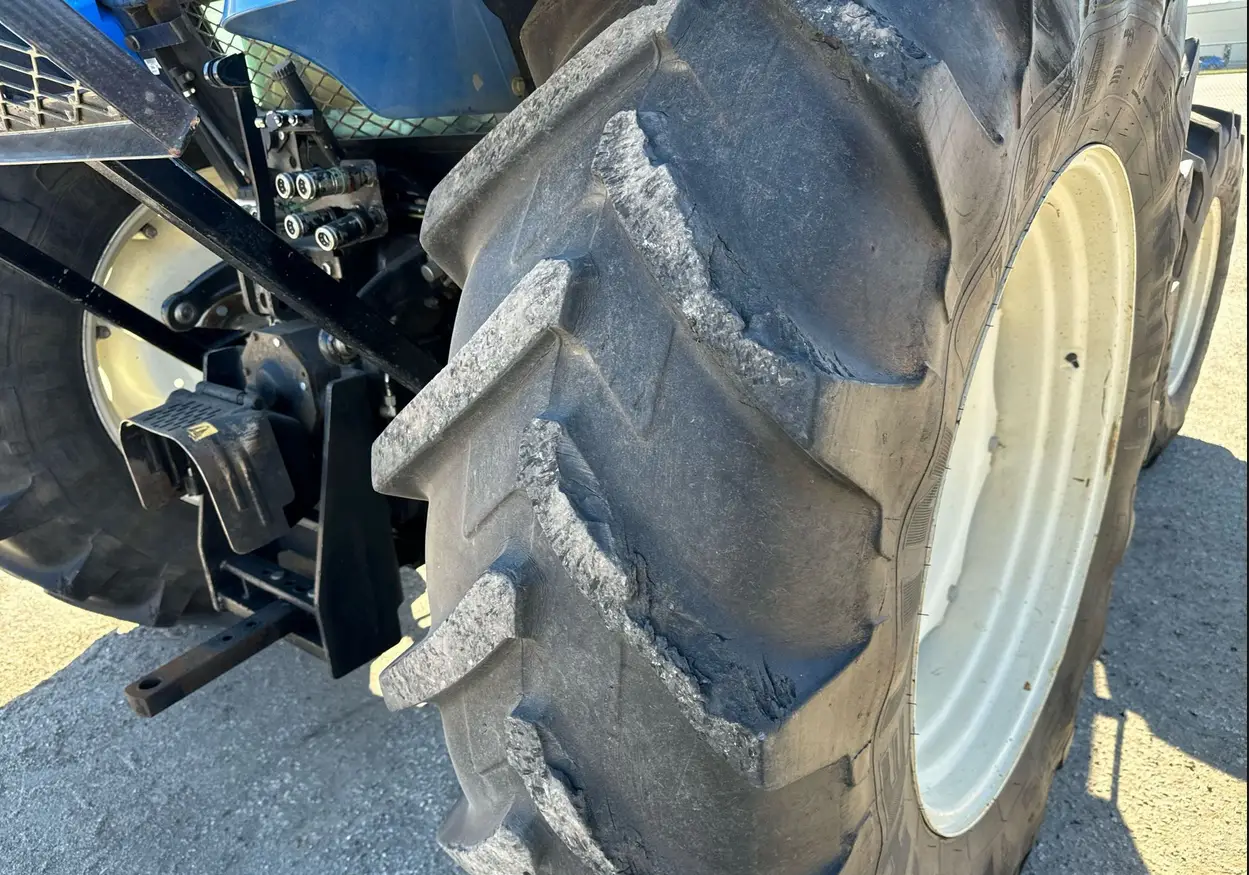 2012 New Holland T-5070 MFWD tractor - Image 49