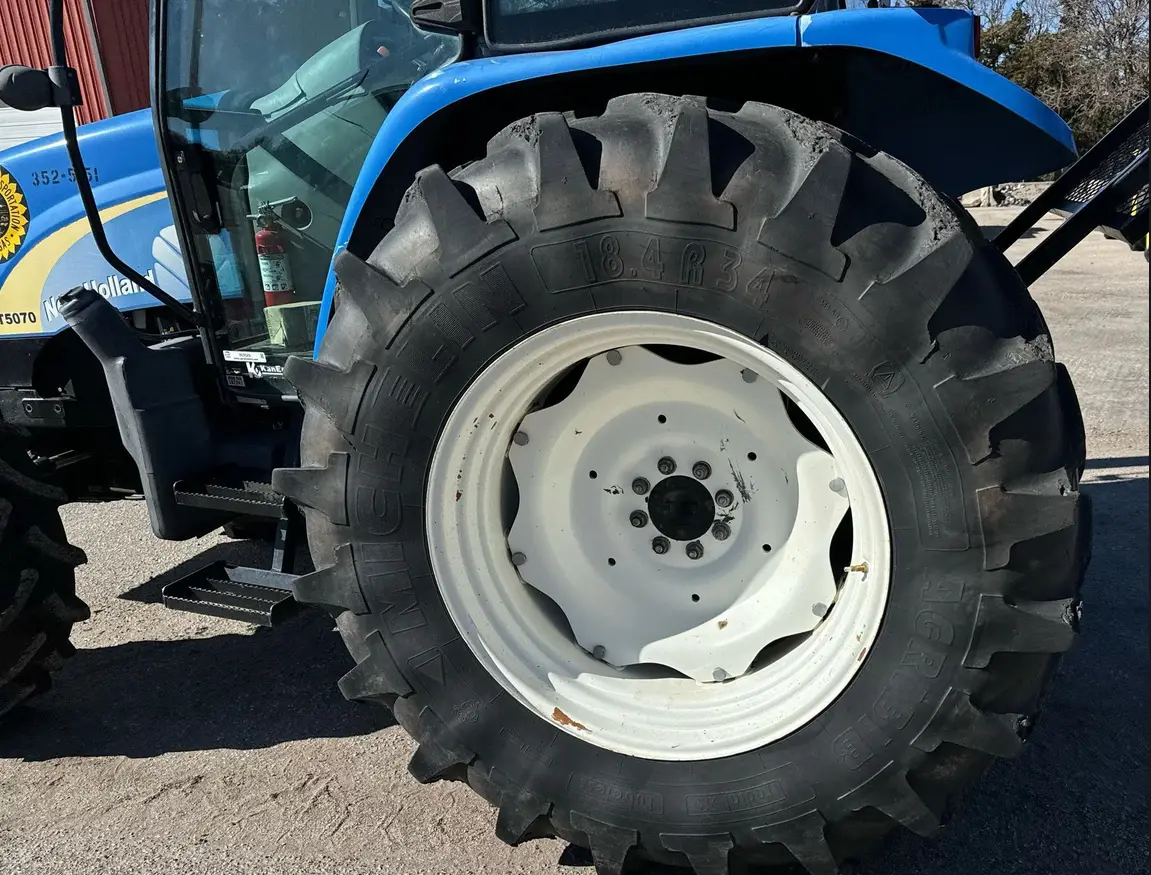 2012 New Holland T-5070 MFWD tractor - Image 50