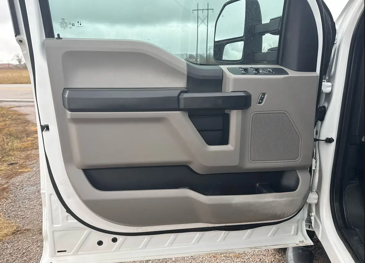 2021 Ford F350 Super Duty Crew Cab - Image 39