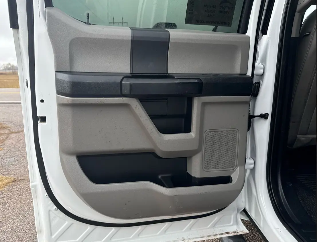 2021 Ford F350 Super Duty Crew Cab - Image 21