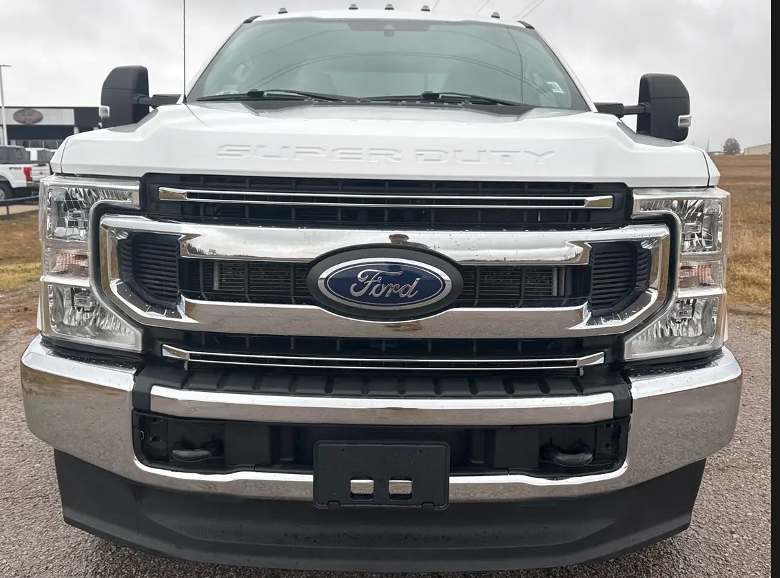 2021 Ford F350 Super Duty Crew Cab - Image 2