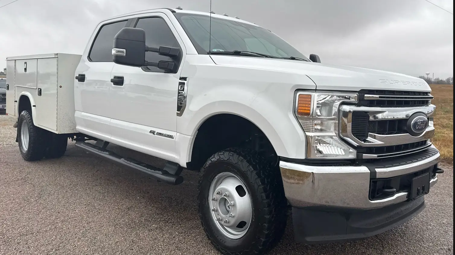 2021 Ford F350 Super Duty Crew Cab - Image 3