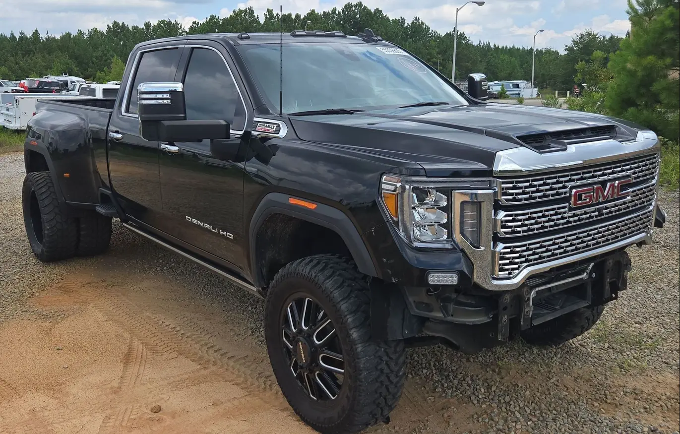 2023 GMC Sierra 3500HD Denali - Image 3