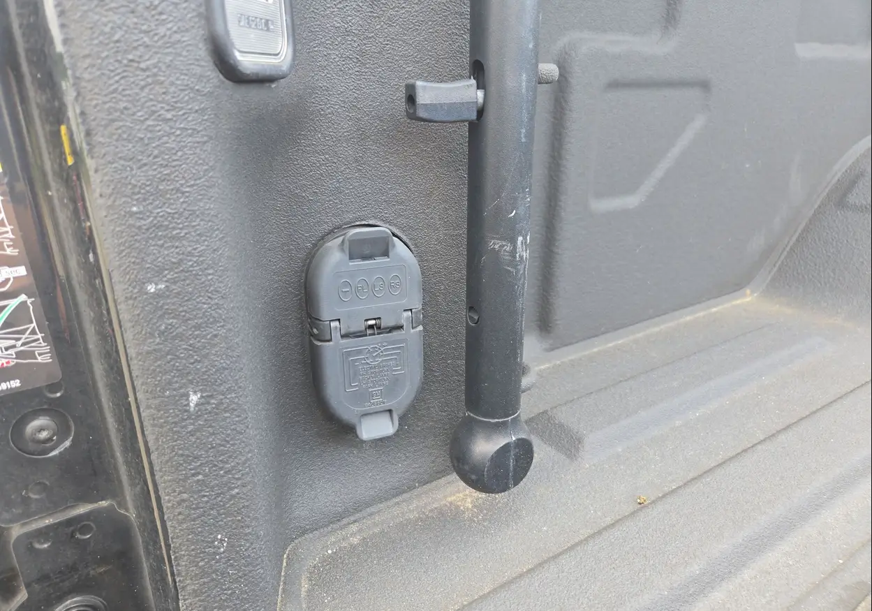 2023 GMC Sierra 3500HD Denali - Image 17