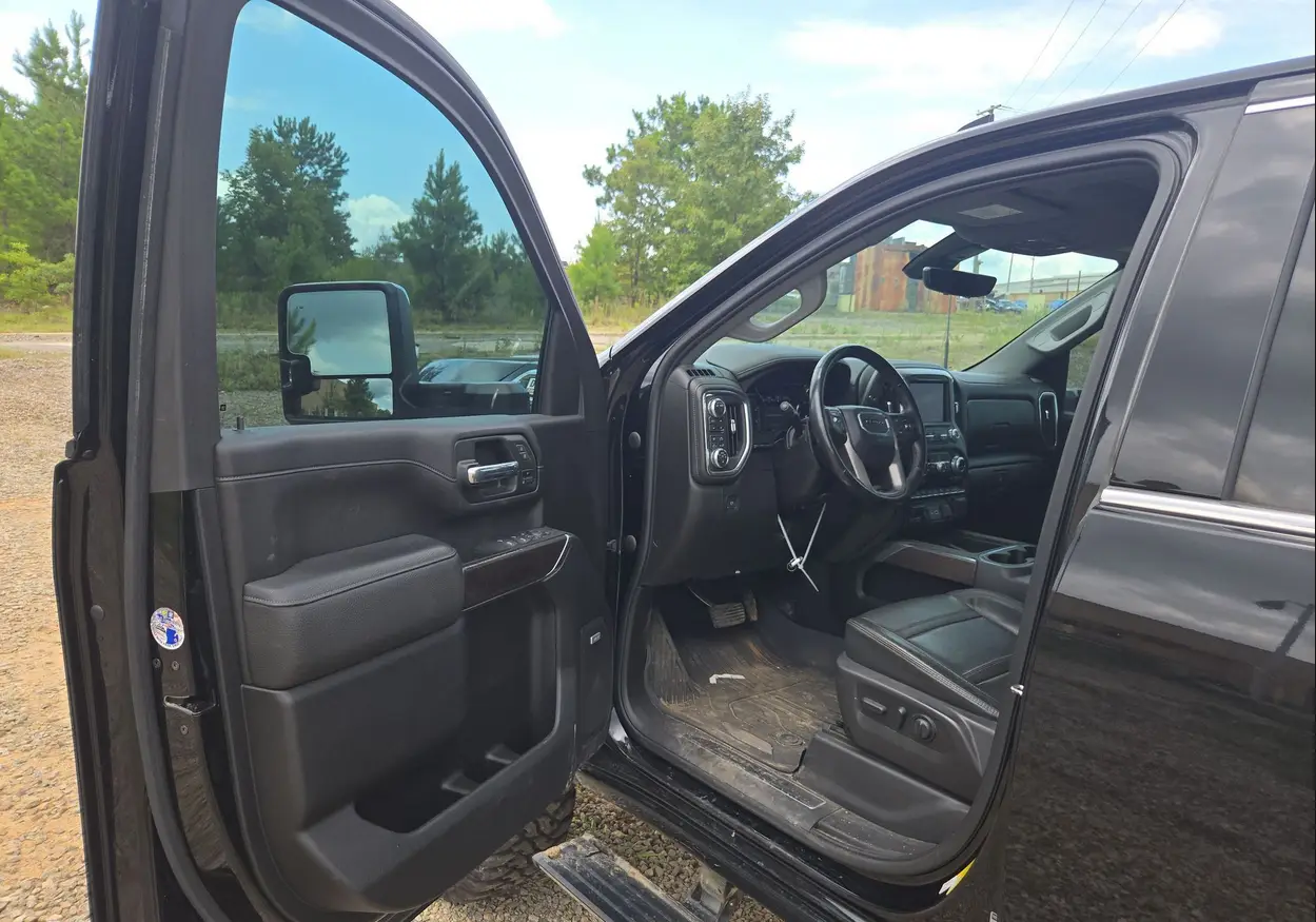 2023 GMC Sierra 3500HD Denali - Image 26