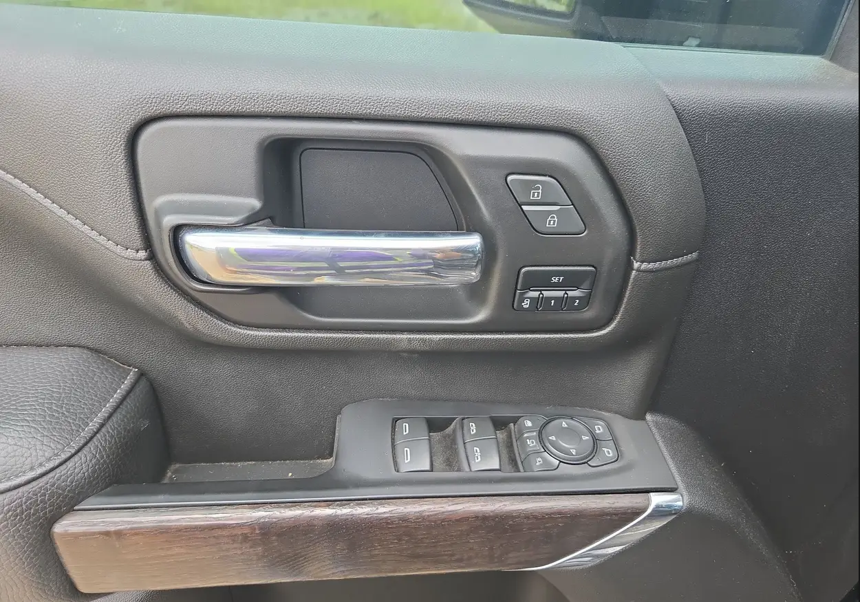 2023 GMC Sierra 3500HD Denali - Image 27