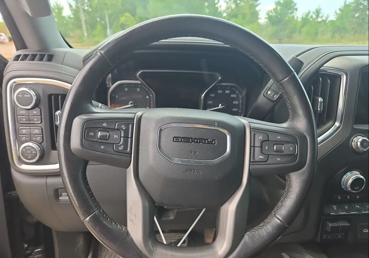 2023 GMC Sierra 3500HD Denali - Image 31