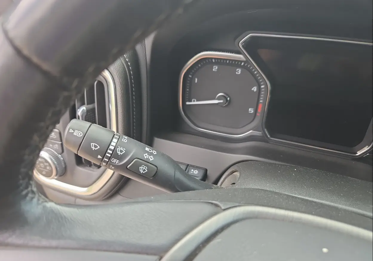 2023 GMC Sierra 3500HD Denali - Image 36