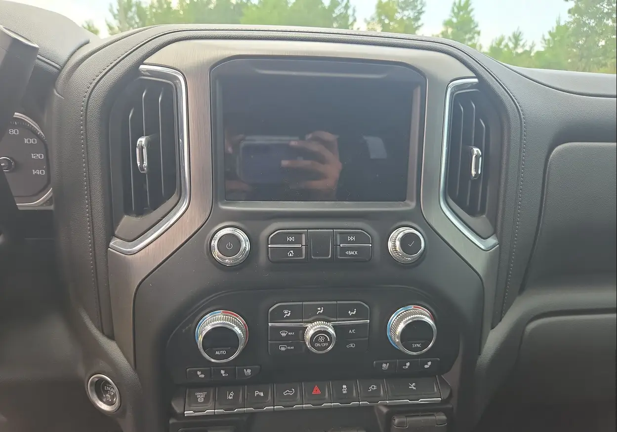 2023 GMC Sierra 3500HD Denali - Image 37