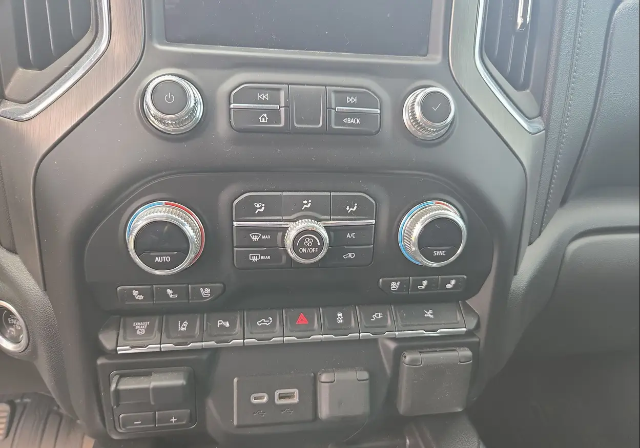 2023 GMC Sierra 3500HD Denali - Image 38