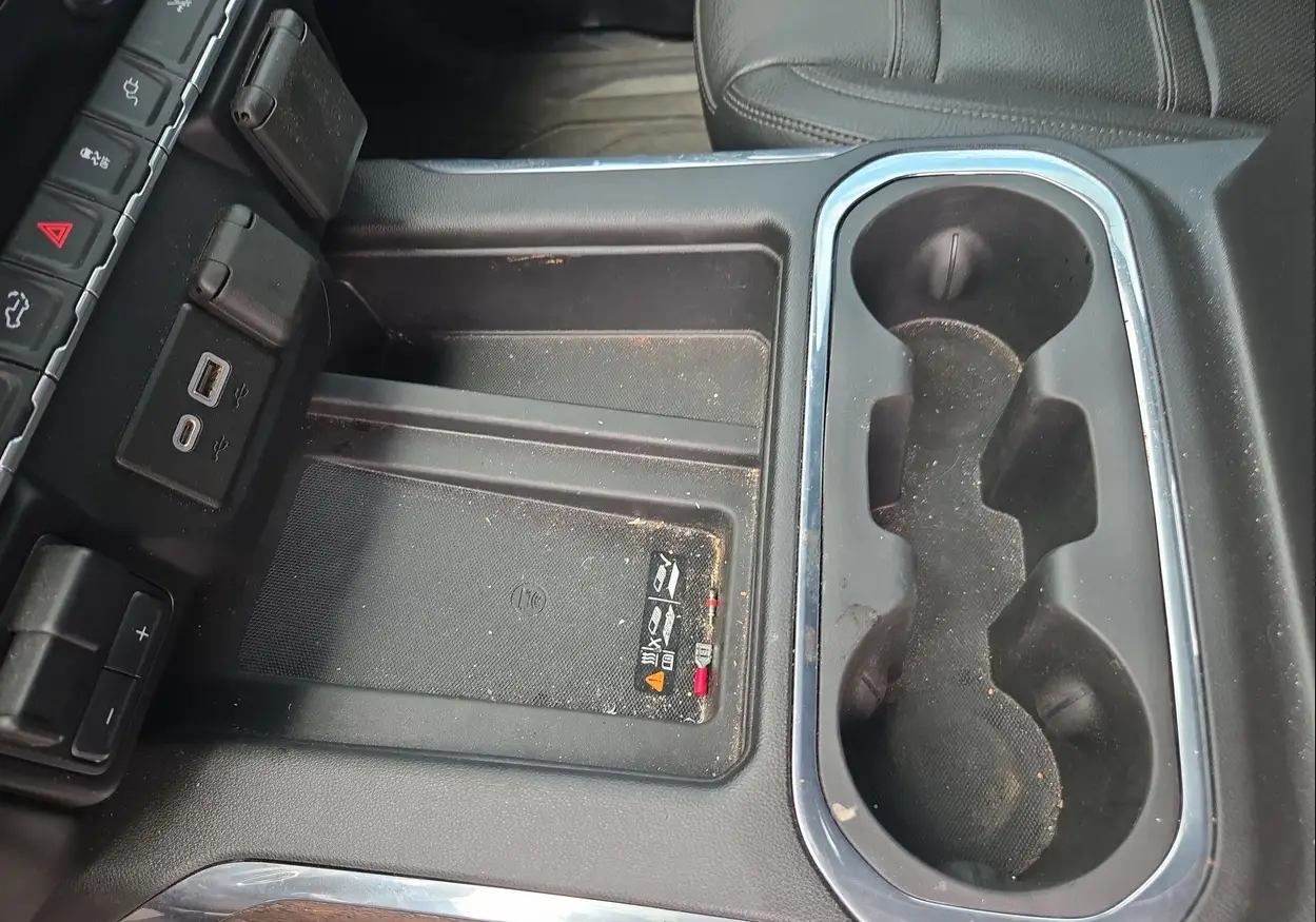 2023 GMC Sierra 3500HD Denali - Image 39