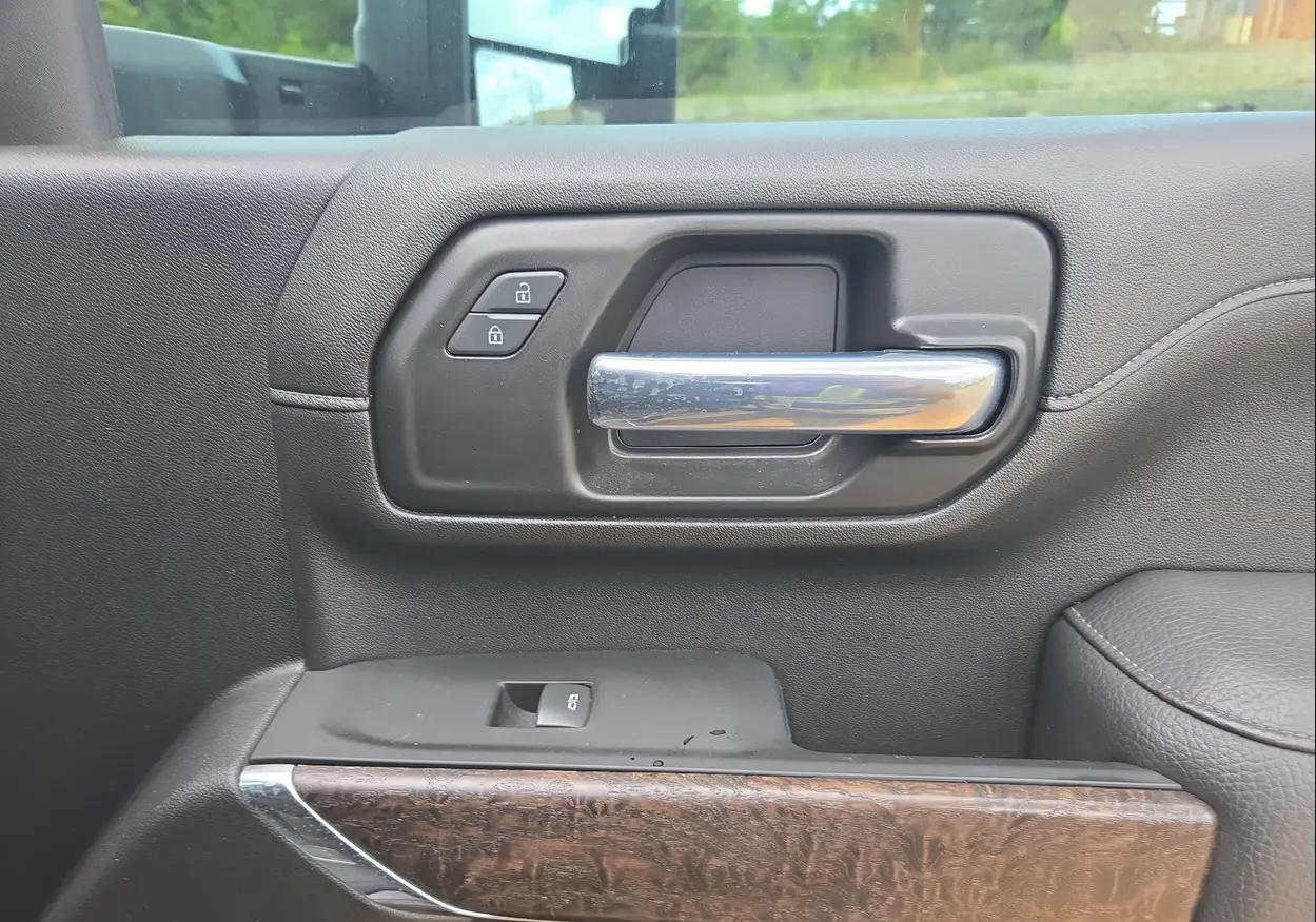 2023 GMC Sierra 3500HD Denali - Image 43