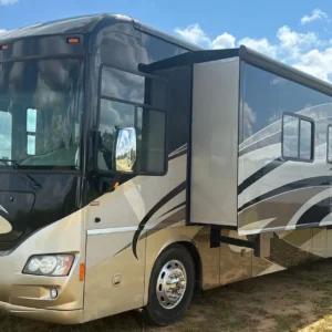 2012 Winnebago Journey RV