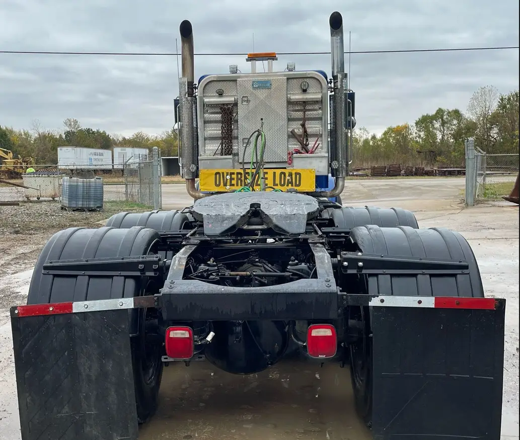 2013 Peterbilt 388 semi truck - Image 6