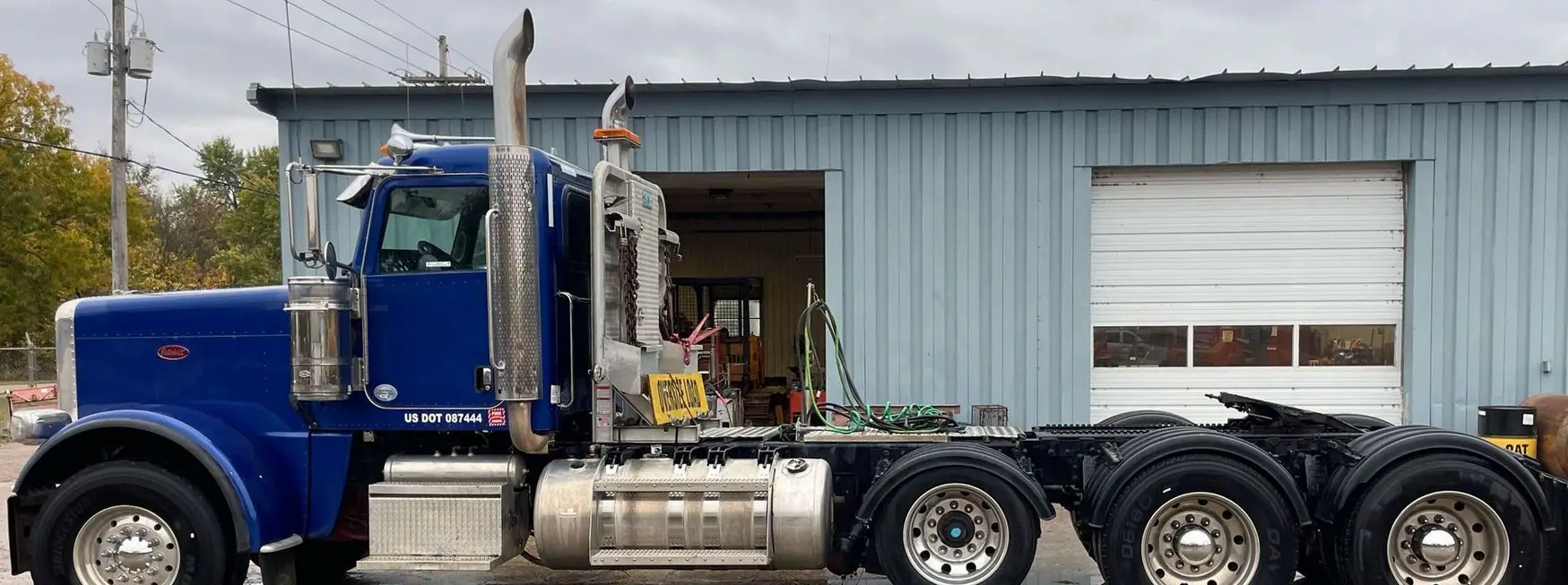 2013 Peterbilt 388 semi truck - Image 8