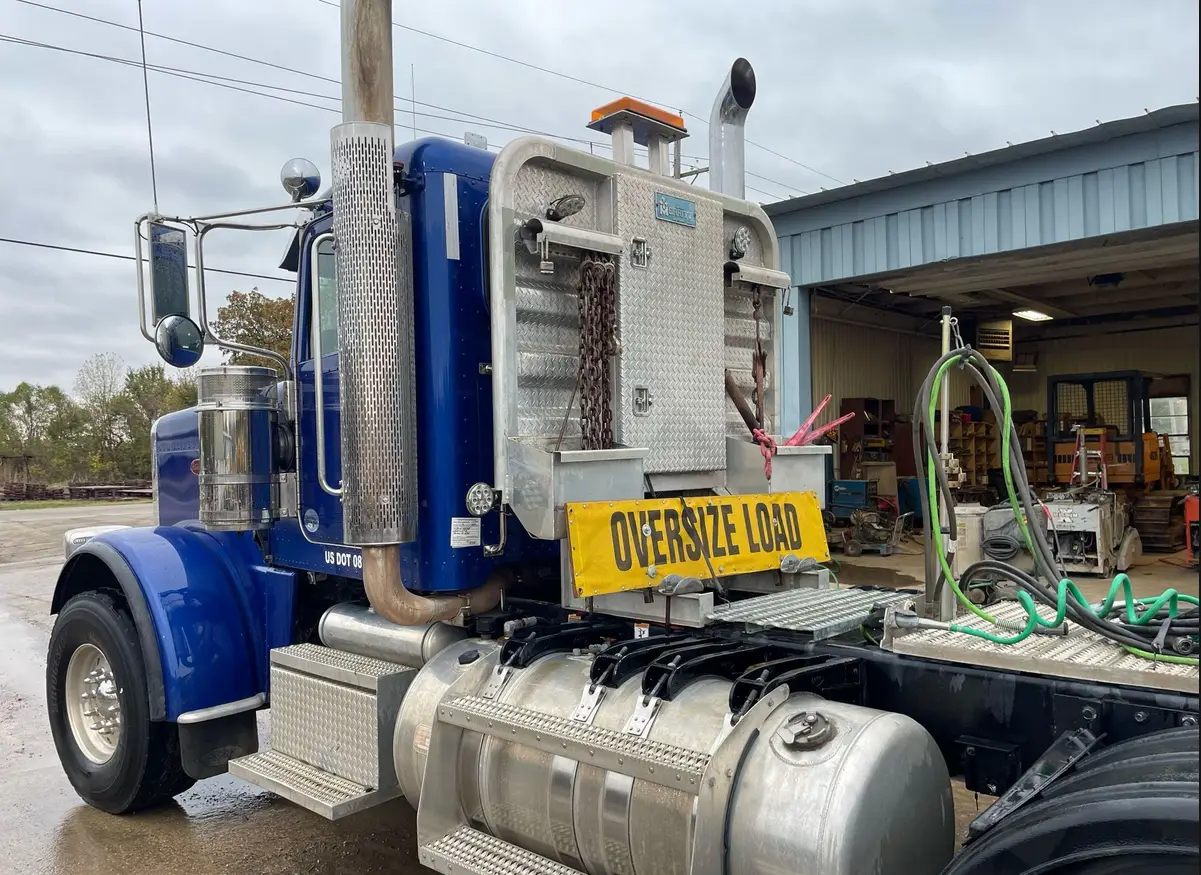 2013 Peterbilt 388 semi truck - Image 9