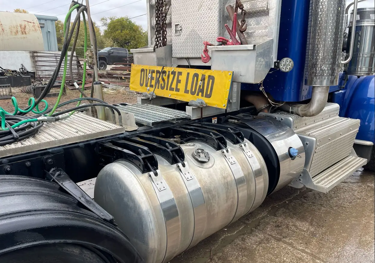 2013 Peterbilt 388 semi truck - Image 12