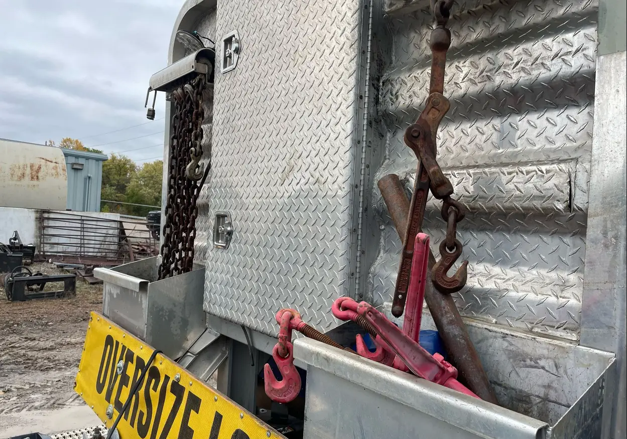 2013 Peterbilt 388 semi truck - Image 14