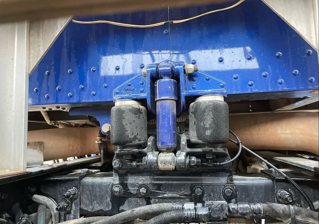 2013 Peterbilt 388 semi truck - Image 15