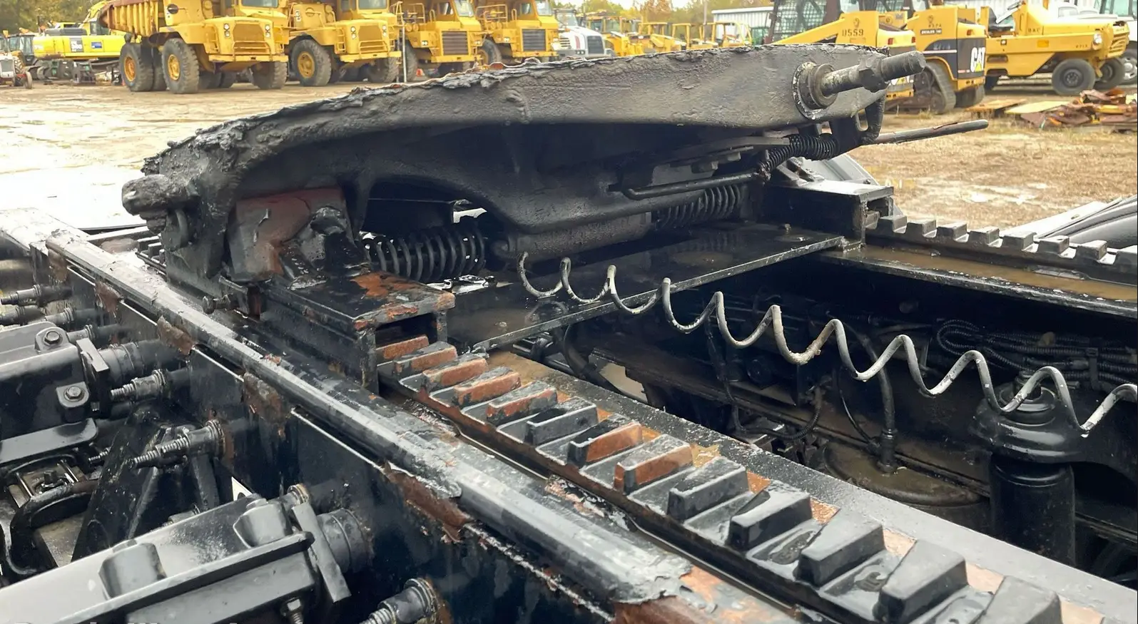 2013 Peterbilt 388 semi truck - Image 18