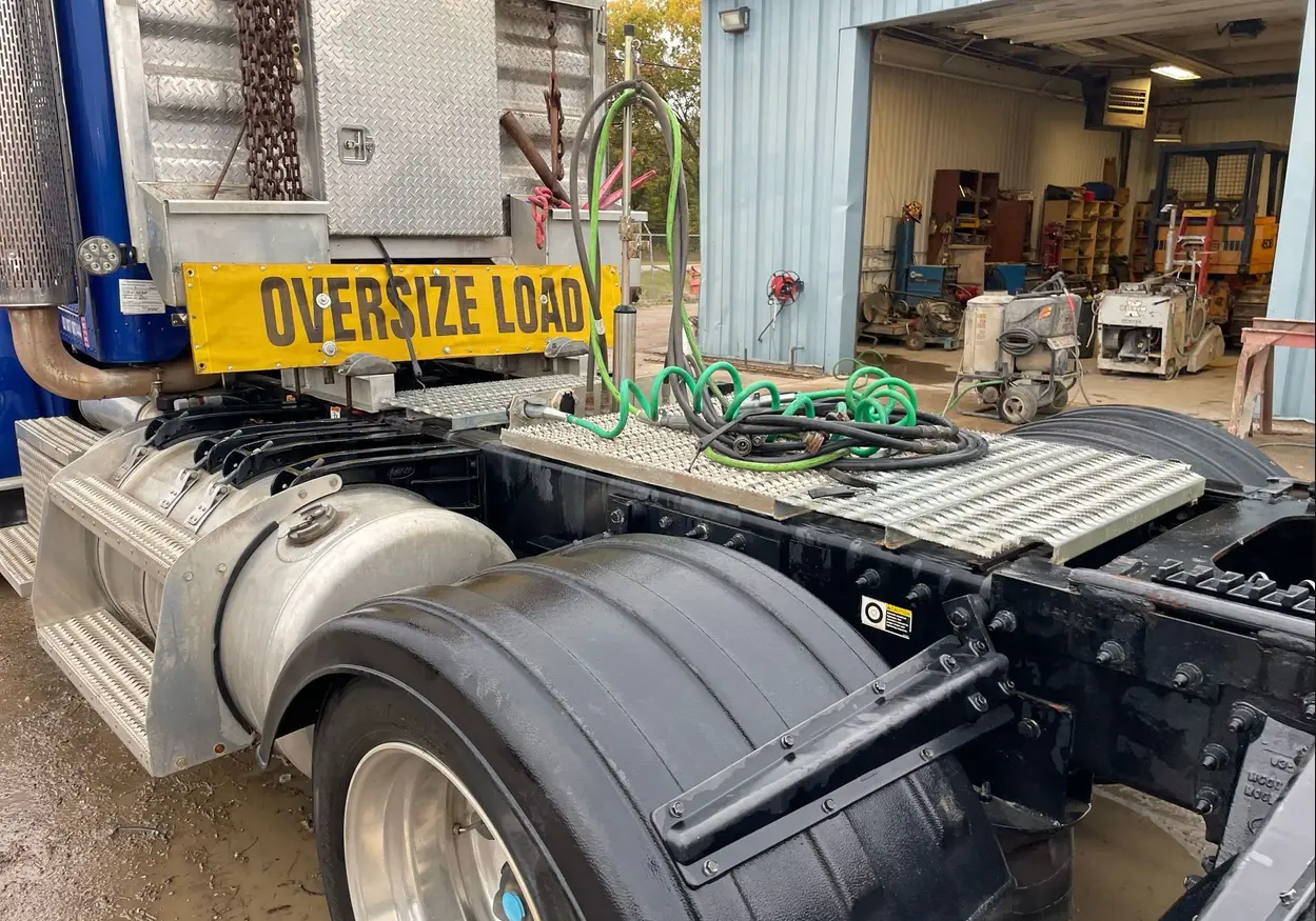 2013 Peterbilt 388 semi truck - Image 22