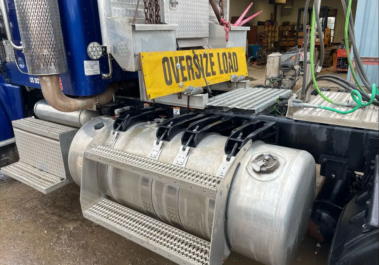 2013 Peterbilt 388 semi truck - Image 23