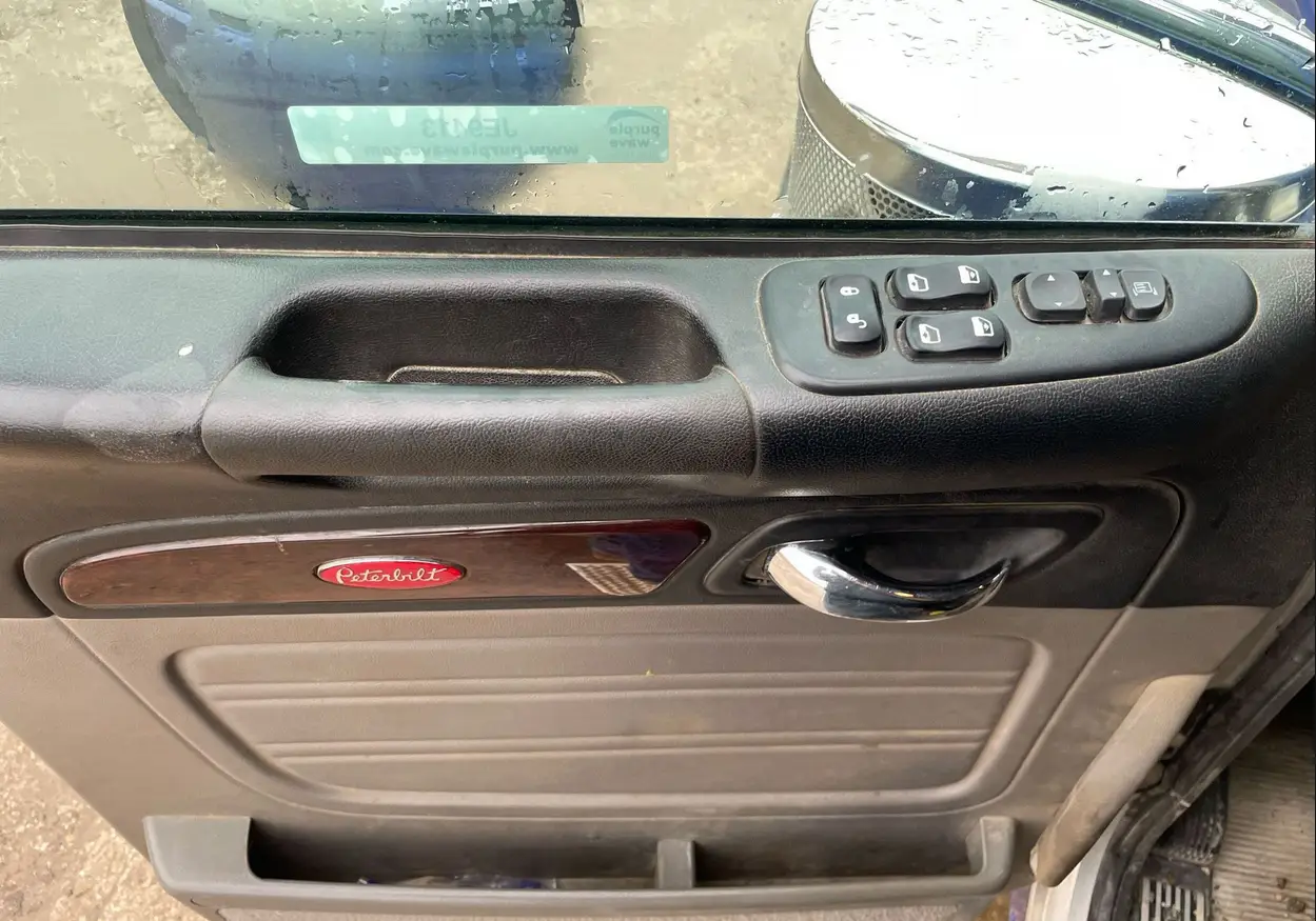 2013 Peterbilt 388 semi truck - Image 26