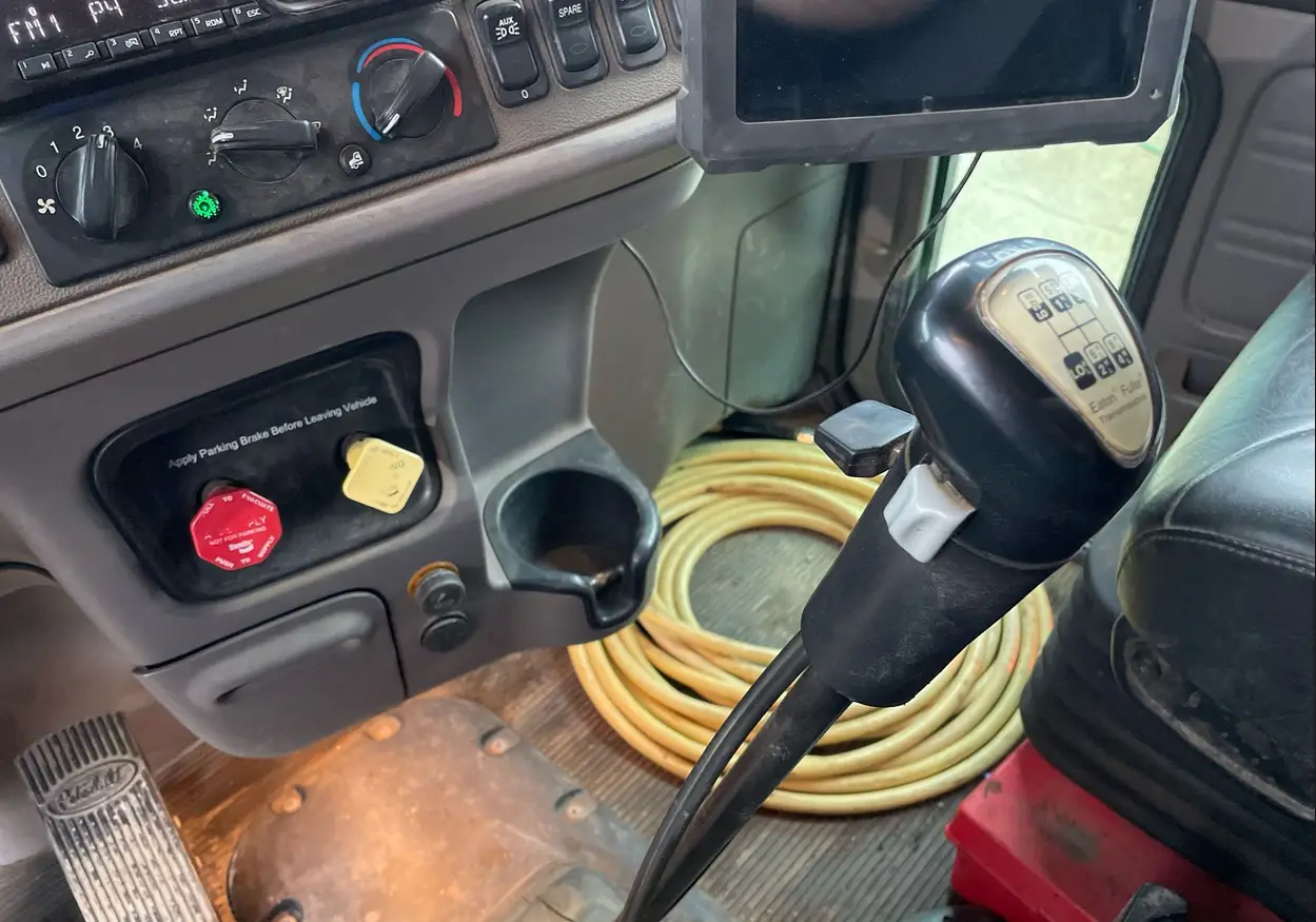 2013 Peterbilt 388 semi truck - Image 40