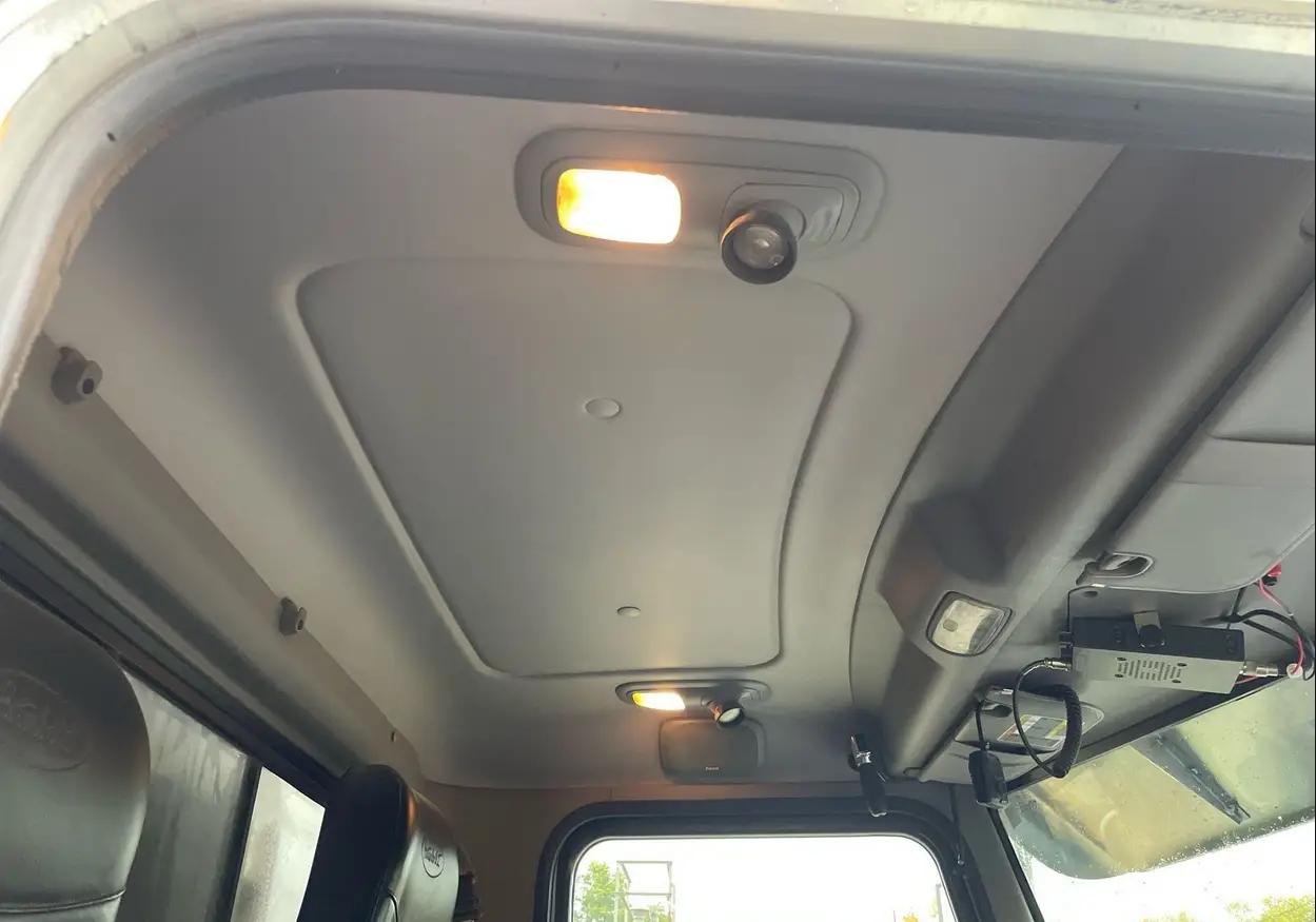 2013 Peterbilt 388 semi truck - Image 45