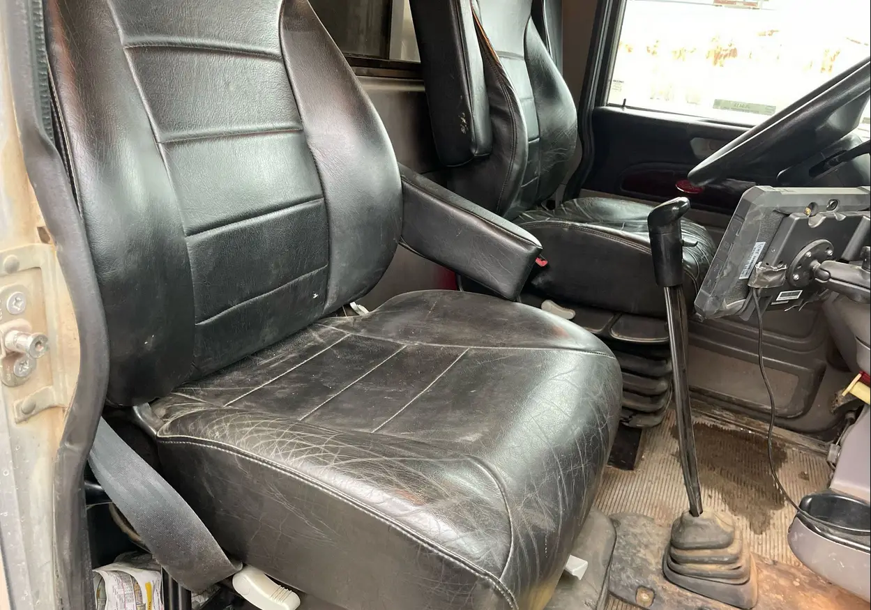 2013 Peterbilt 388 semi truck - Image 46